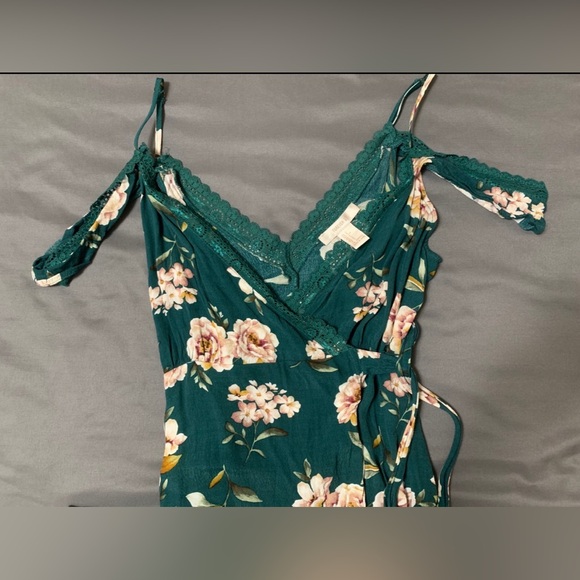 Forever 21 Women’s Wrap Dress - Picture 3 of 8